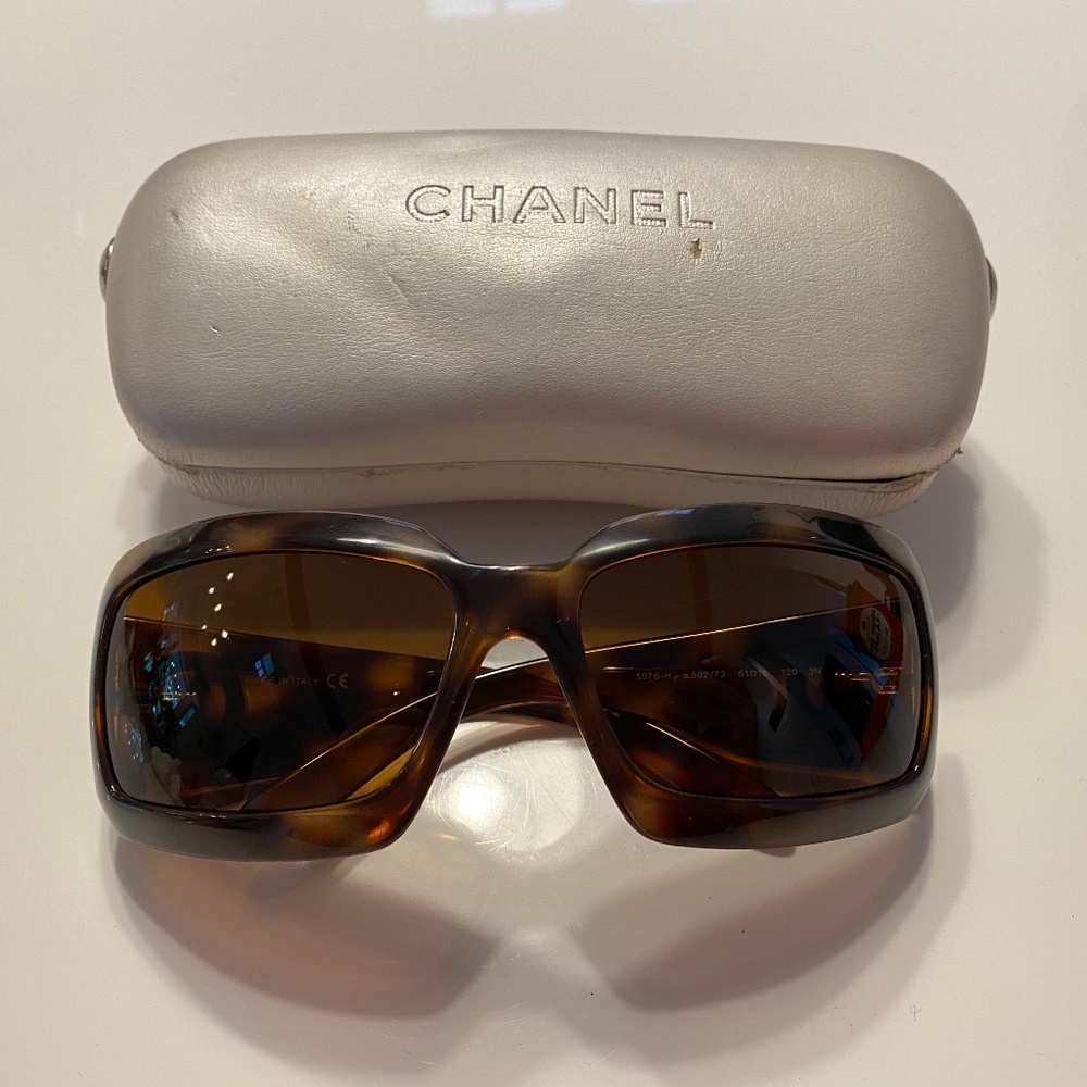 Authentic Chanel Tortoise Sunglasses with MOP CC